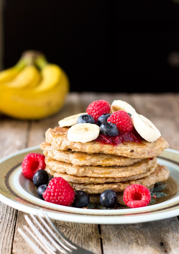 GLUTEN-FREE BANANA OATMEAL QUINOA PANCAKES